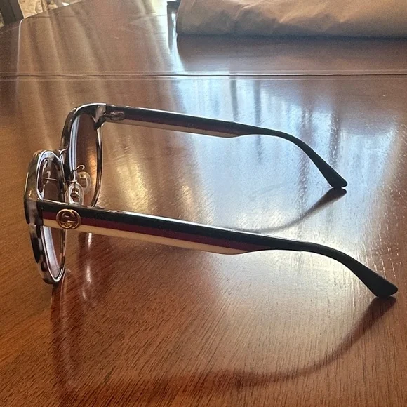 Gucci Black and Brown tourtoise shell frame Women's Sunglasses, authentic - Picture 5 of 14